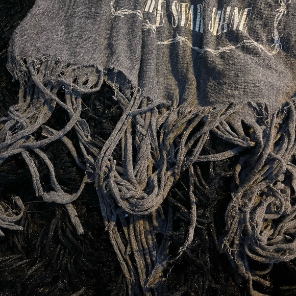 - Grey graphic Tank with frayed bottom - Picture 5 of 10